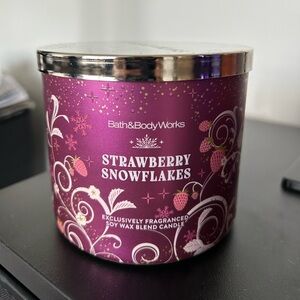 Bath and Body Works Strawberry Snowflakes